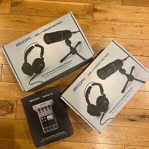 Zoom PodTrak P4 Portable Recorder - Silver